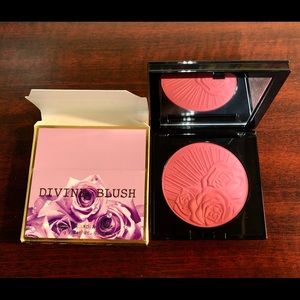 Pat McGrath Labs Divine Blush in shade: Lovestruck.